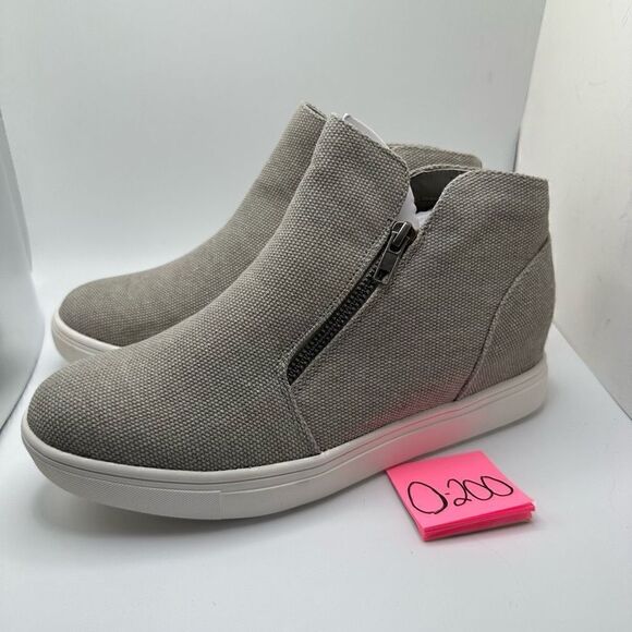 CUSHIONAIRE Women's Hart Hidden Wedge Sneaker 8.5 GRAY - Picture 3 of 7
